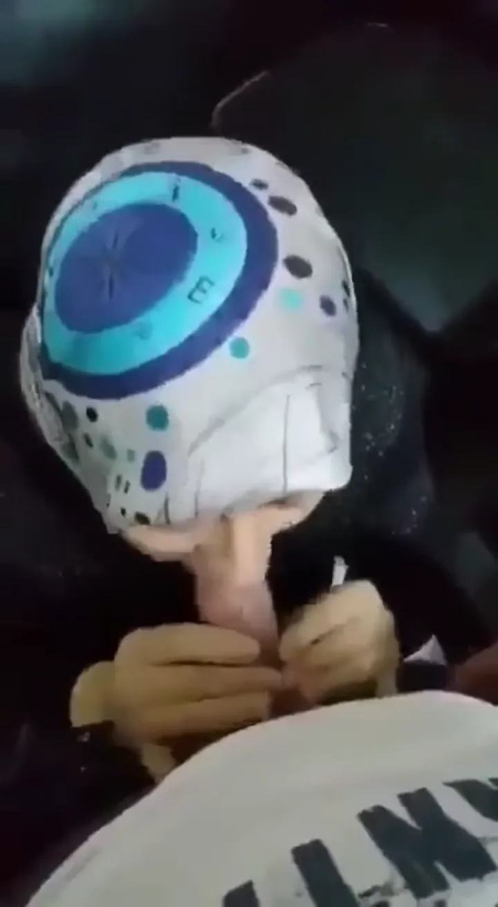 18YO Girl Gives Intimate Blowjob