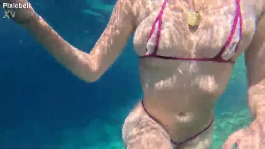 Amateur Golden Showers at the Beach