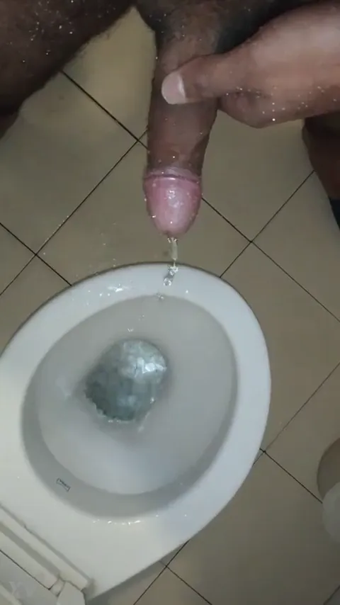 Pissing Solo Amateur Clip